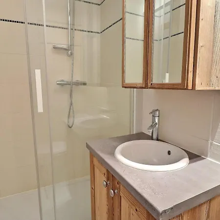 Confortable 2 Pieces + Cabine, Skis Aux Pieds, 5-6 Personnes - Fr-1-182a-2 *