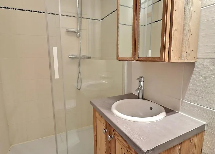 Confortable 2 Pieces + Cabine, Skis Aux Pieds, 5-6 Personnes - Fr-1-182a-2 *