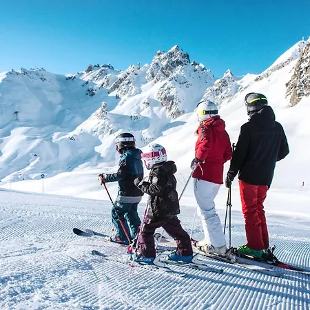 Confortable 2 Pieces + Cabine, Skis Aux Pieds, 5-6 Personnes - Fr-1-182a-2 * Куршевель